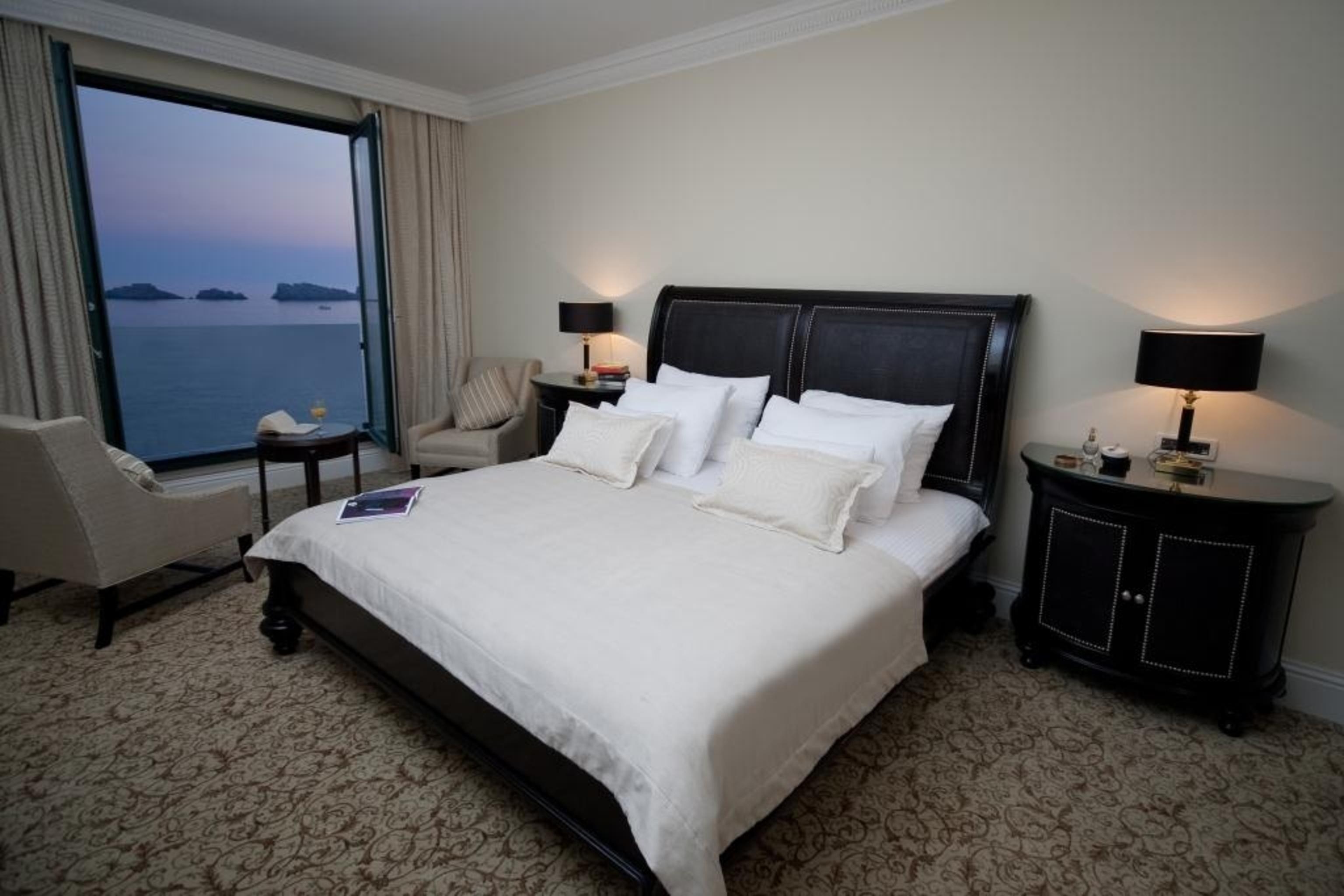 Royal Princess Hotel Dubrovnik Exterior photo A bedroom at the hotel