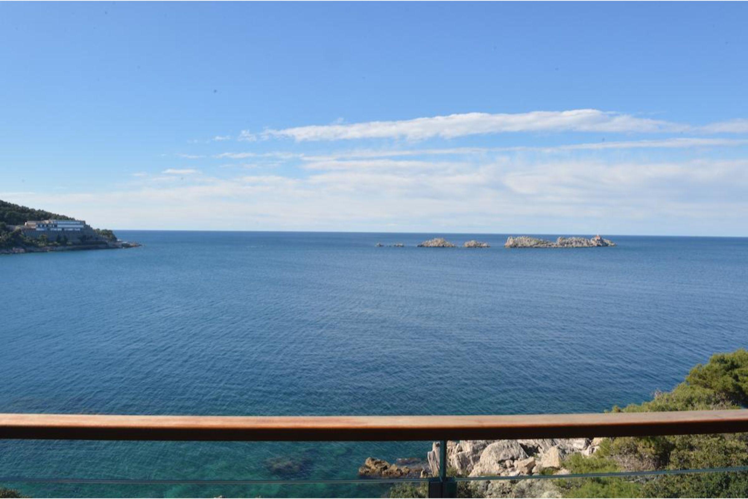 Royal Princess Hotel Dubrovnik Exterior photo View of the islands from the mainland