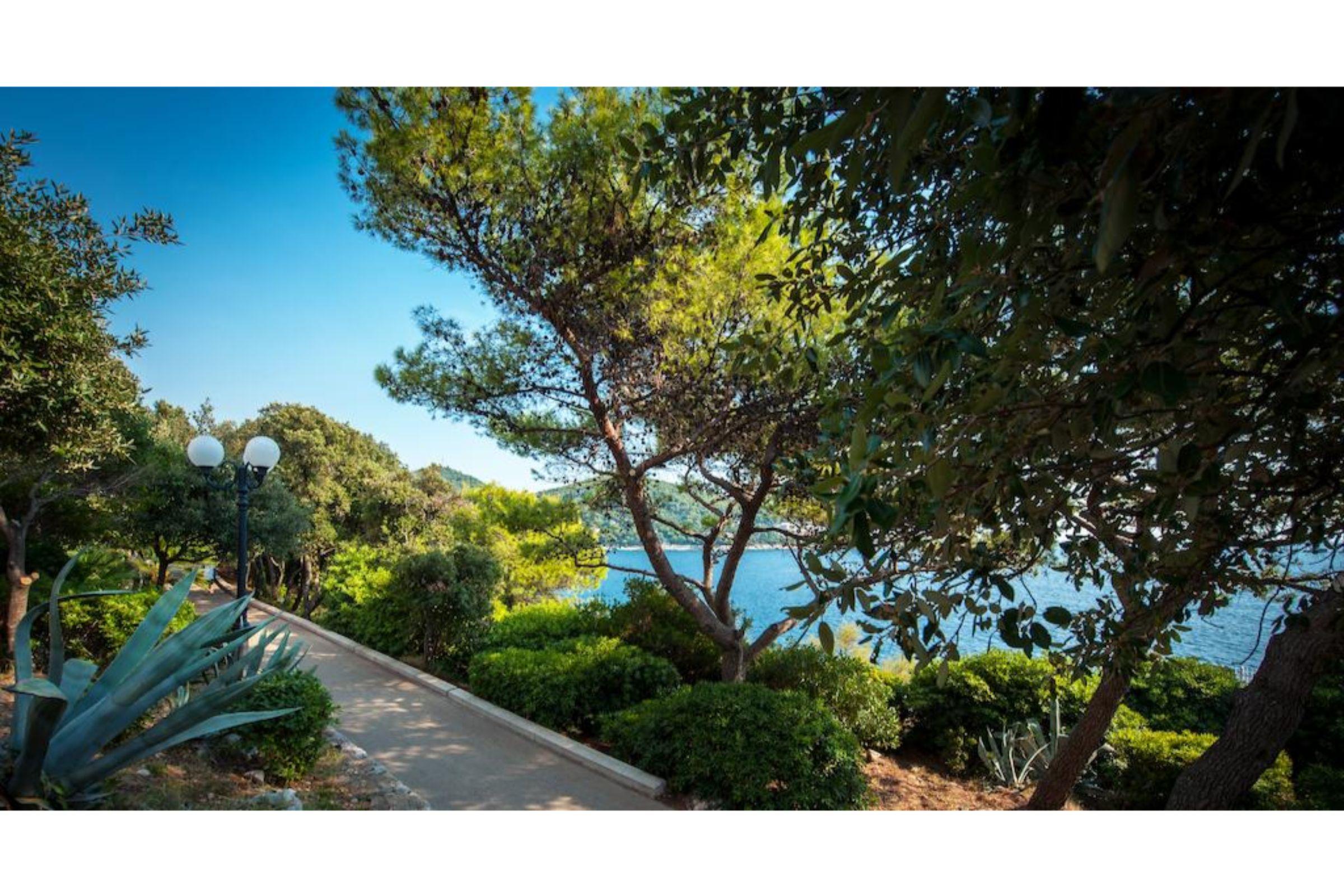 Royal Princess Hotel Dubrovnik Exterior photo The park