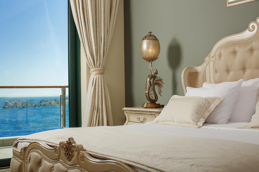 Royal Princess Hotel Dubrovnik Exterior photo A bedroom at the hotel